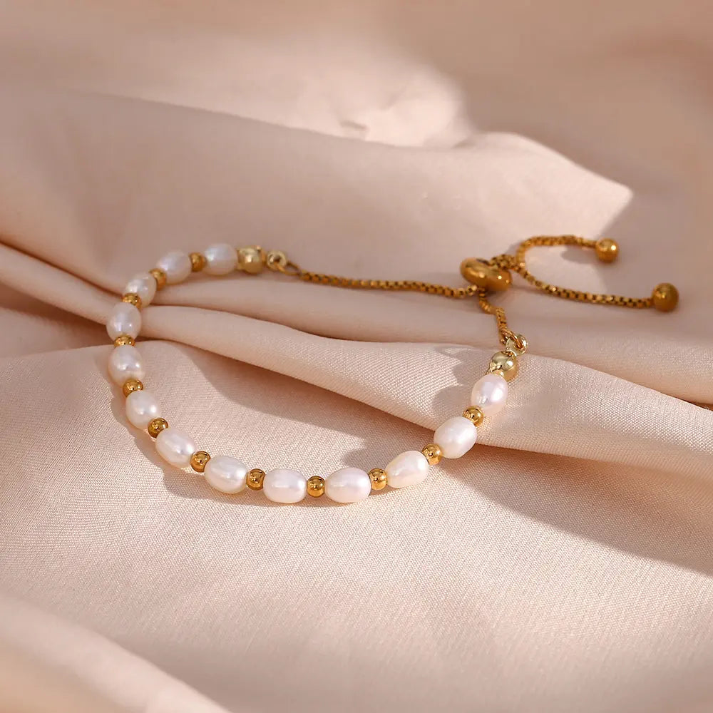 Elegant Pearl and Gold Bracelet